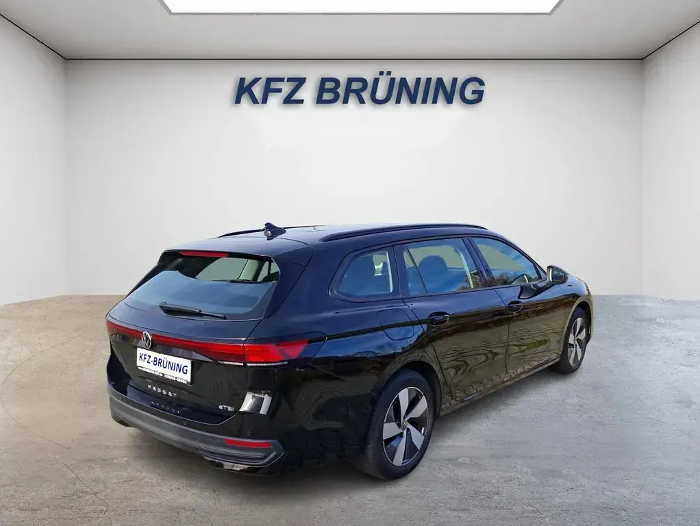 Gebraucht VW Passat 150 PS (110 kW) 2025 Grenadillschwarz metallic (metallic) Kombi