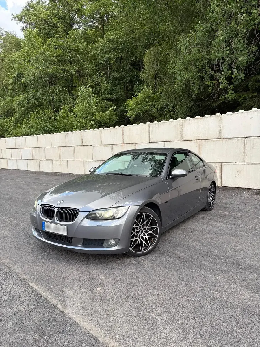 Gebraucht BMW 330 231 PS (169 kW) 2008 Grau Coupé