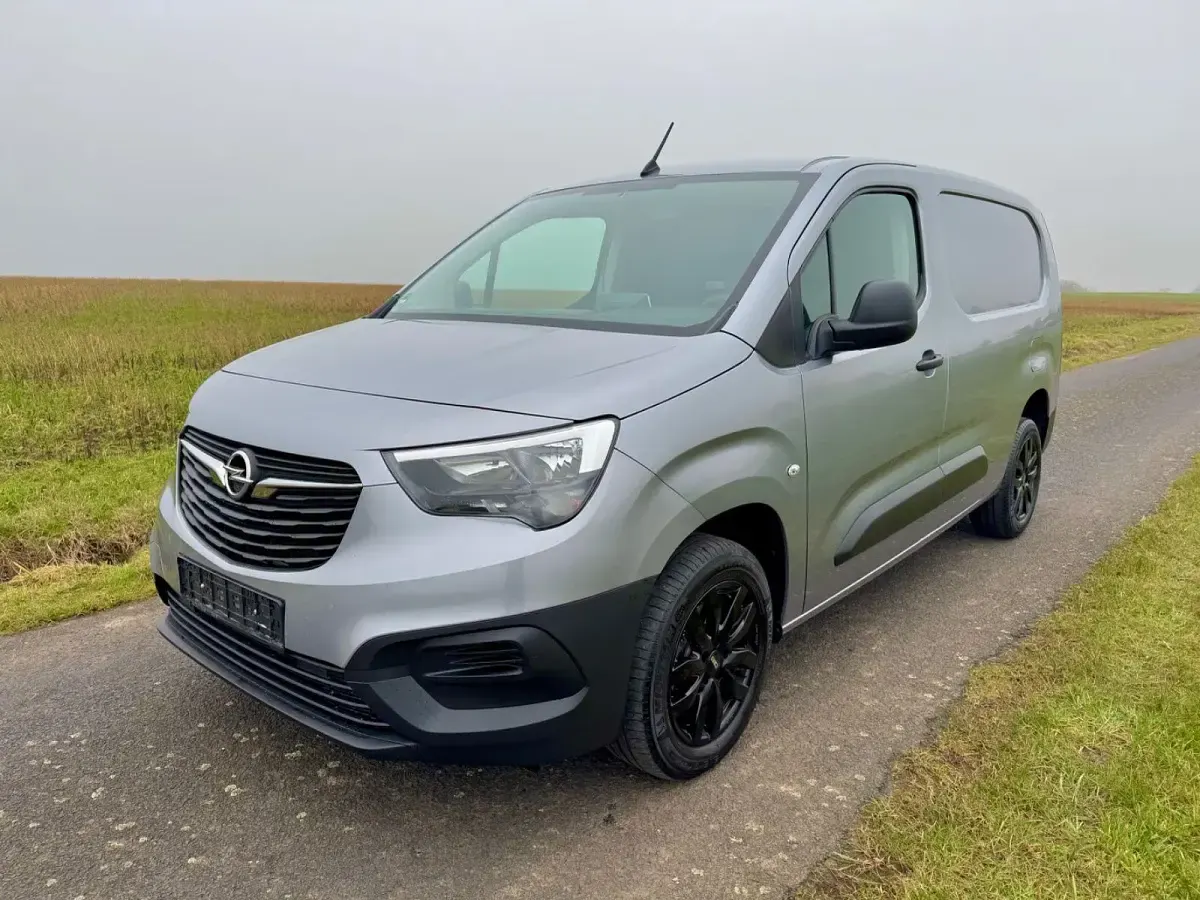 Używany Opel Combo 131 KM (96 kW) 2022 Szary Minivan