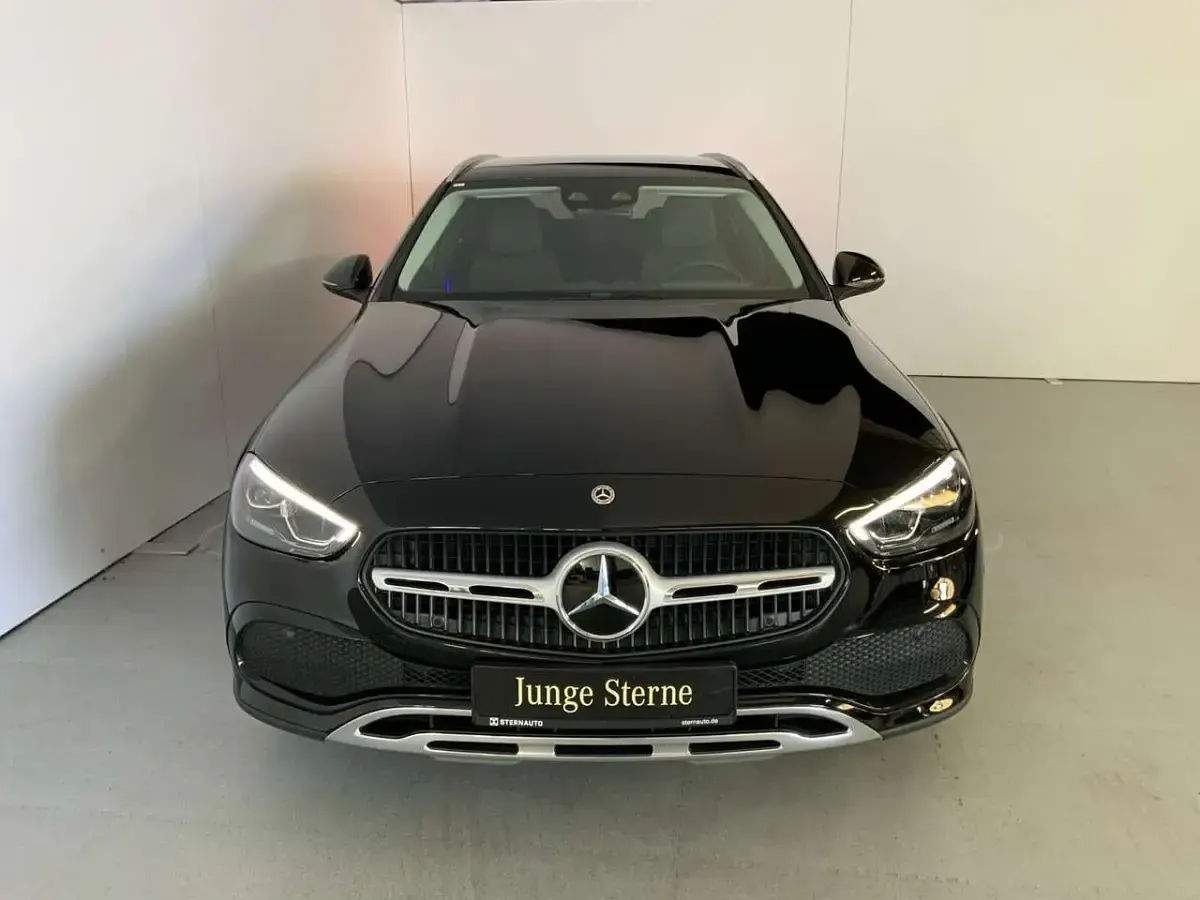Gebraucht Mercedes C220 200 PS (147 kW) 2023 Unilack schwarz Limousine