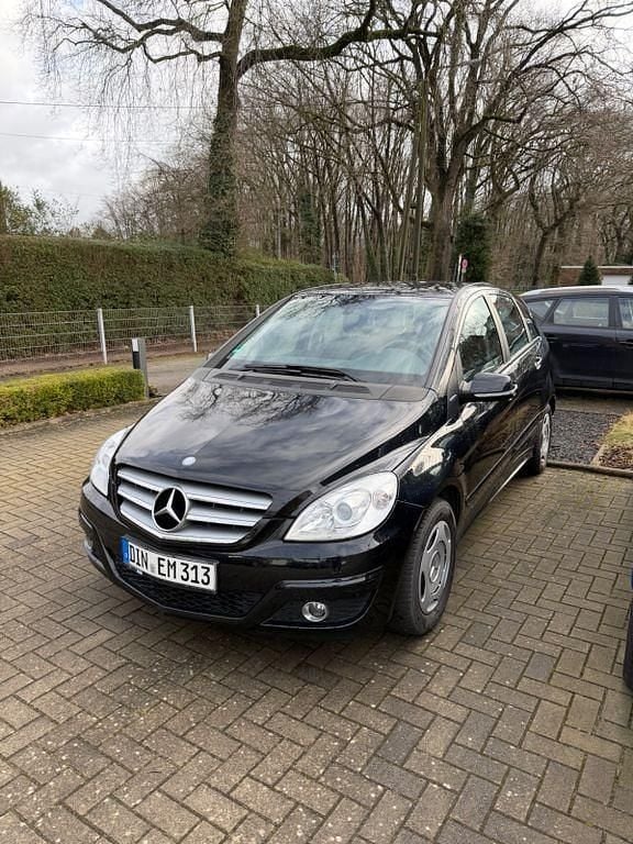 Gebraucht Mercedes B180 116 PS (85 kW) 2010 Schwarz Van / Kleinbus