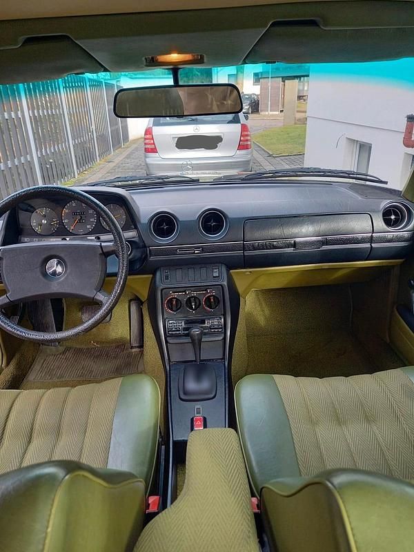 Gebraucht Mercedes 240 72 PS (52 kW) 1981 Grün Limousine