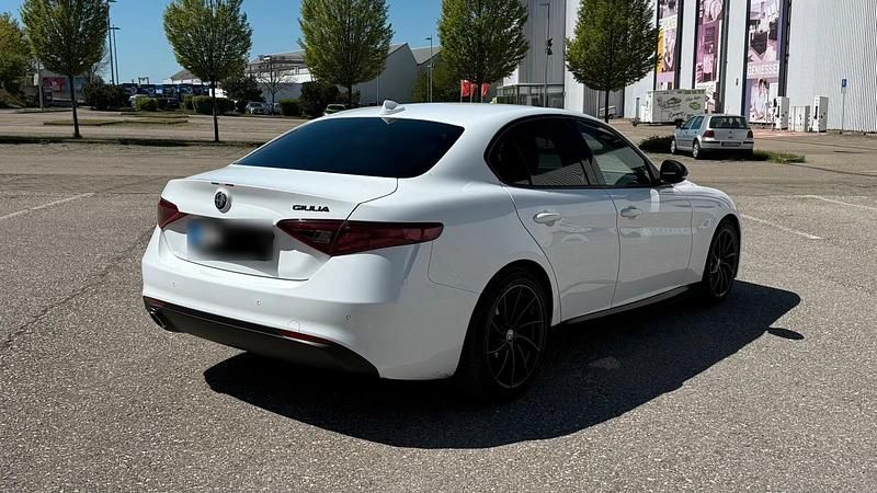 Gebraucht Alfa Romeo Giulia Super 150 PS (110 kW) 2017 Weiß Limousine