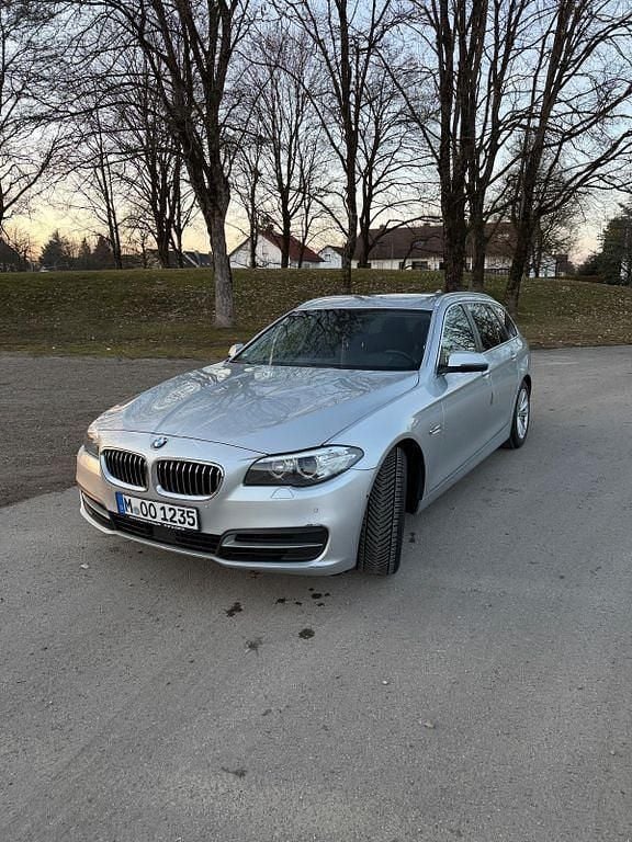 Gebraucht BMW 530 258 PS (189 kW) 2016 Silber Kombi