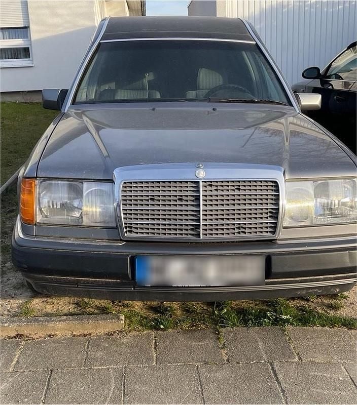 Second-hand Mercedes E250 90 CP (66 kW) 1992 Gri