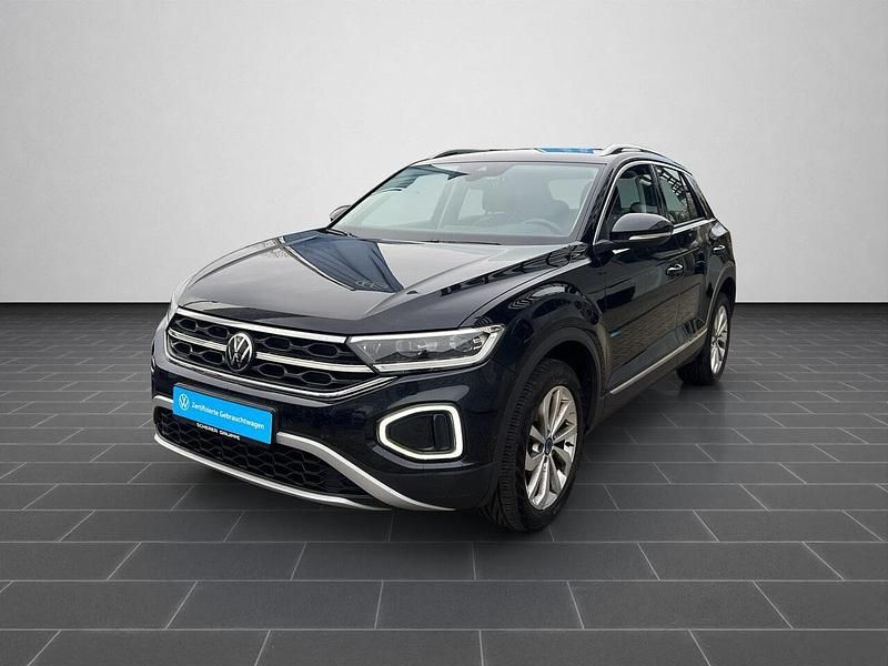 Deep black perleffekt (metallic) Gebraucht 2022 VW T-Roc Style SUV | 20.980 € (Fairer Preis) - Bild 1/4