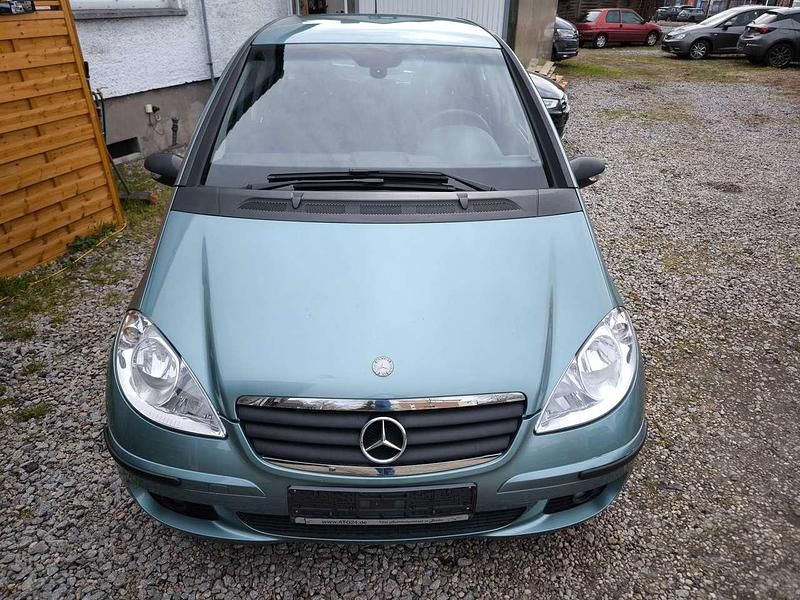 Gebraucht Mercedes A150 Classic 95 PS (69 kW) 2006 Grün silber metallic. Limousine