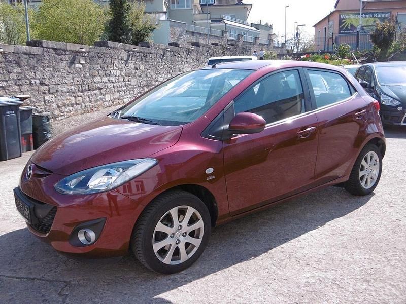 Gebraucht Mazda 2 75 PS (55 kW) 2012 Rot Kleinwagen