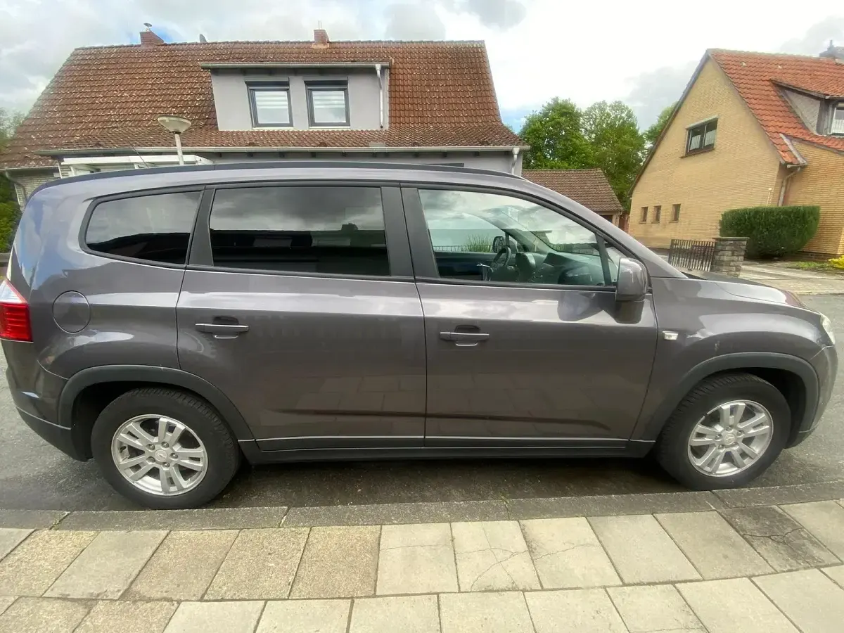 Gebraucht Chevrolet Orlando 140 PS (102 kW) 2012 Grau Van / Kleinbus