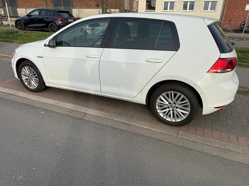 Gebraucht VW Golf VII 110 PS (80 kW) 2014 Weiß Kleinwagen
