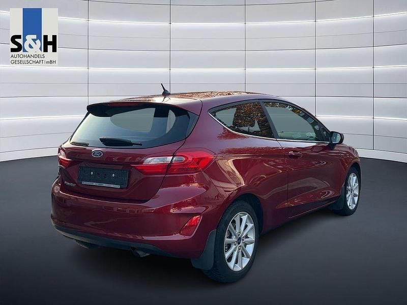 Gebraucht Ford Fiesta Titanium 125 PS (91 kW) 2018 Rot Limousine