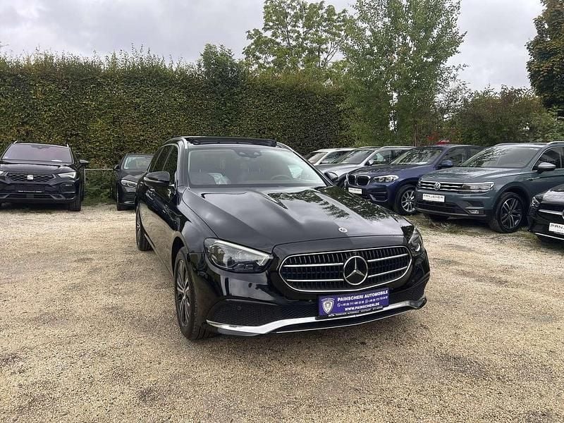 Schwarz/baltic black Gebraucht 2021 Mercedes E220 Kombi | 21.899 € (Superpreis) - Bild 1/4