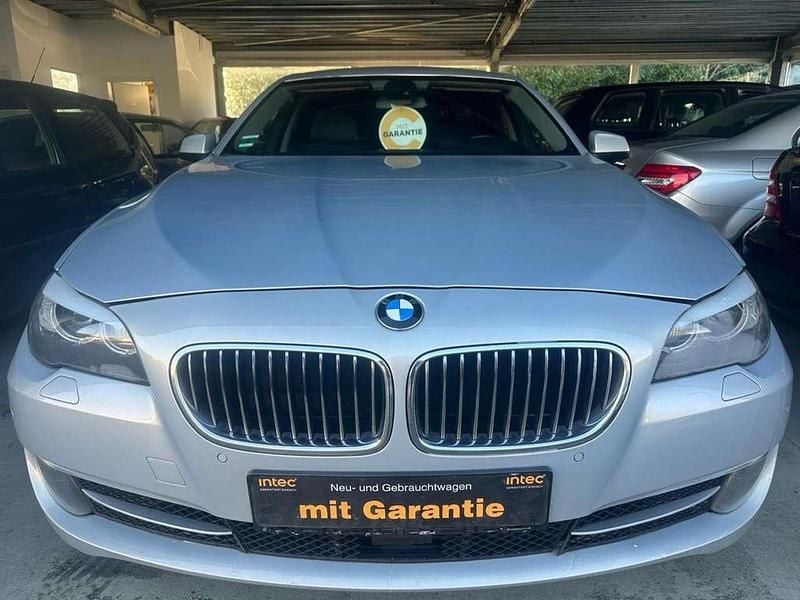 Mondstein metallic Gebraucht 2012 BMW 528 Limousine | 13.600 € (Fairer Preis) - Bild 1/4