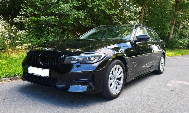 Schwarz Gebraucht 2020 BMW 318 Sport Line Kombi | 23.900 € (Fairer Preis) - Bild 1/4