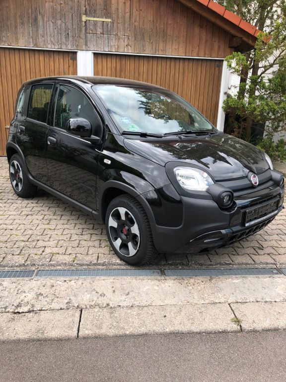 Schwarz Gebraucht 2023 Fiat Panda Cross Cross Kleinwagen | 10.750 € (Superpreis) - Bild 1/4