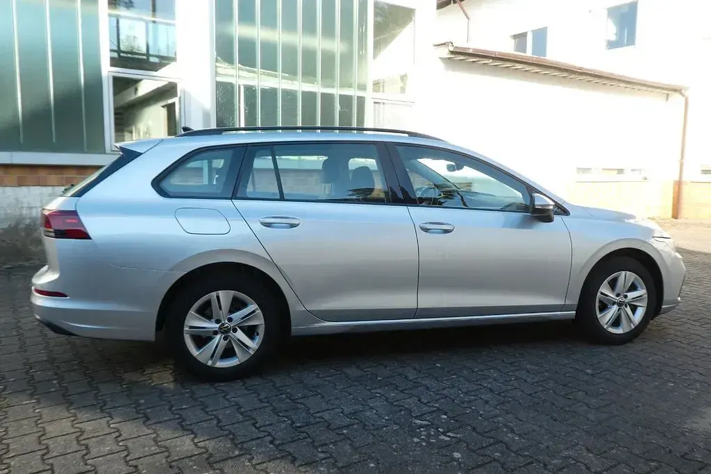 Gebraucht VW Golf VIII Life 110 PS (80 kW) 2022 Reflexsilber Kombi