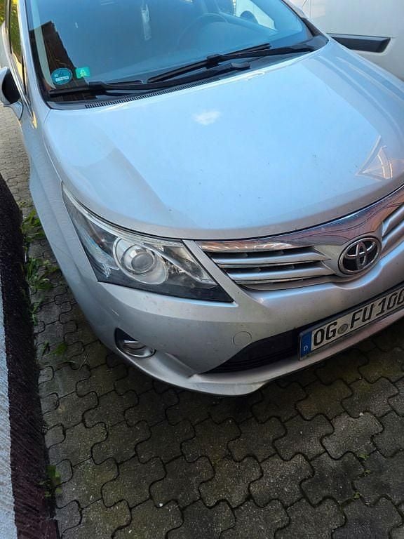 Silber Gebraucht 2013 Toyota Avensis Life Kombi | 7.200 € (Fairer Preis) - Bild 1/4