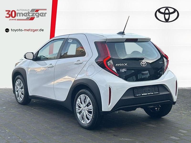 Neu Toyota Aygo X X-pure 116 PS (85 kW) 2025 Weiss SUV
