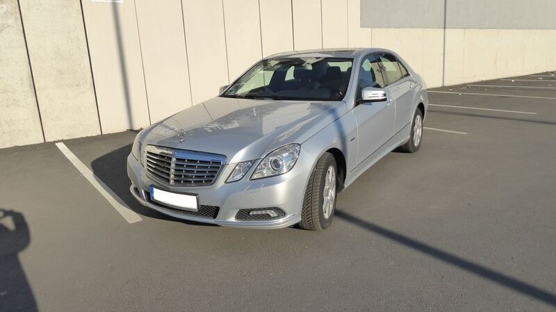 Silber Gebraucht 2009 Mercedes E350 Elegance Limousine | 8.500 € (Guter Preis) - Bild 1/4