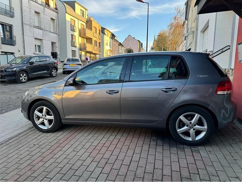 Gebraucht VW Golf VI 105 PS (77 kW) 2010 Silber Kleinwagen
