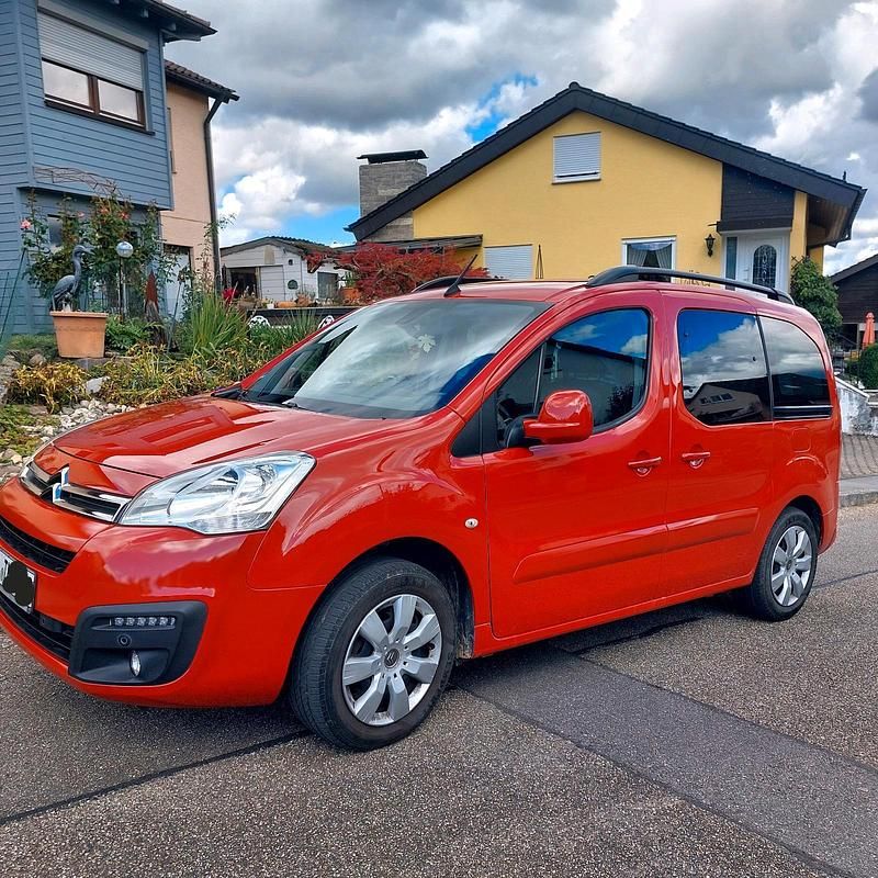 Rot Gebraucht 2018 Citroën Berlingo PureTech Van / Kleinbus | 10.400 € (Fairer Preis) - Bild 1/4