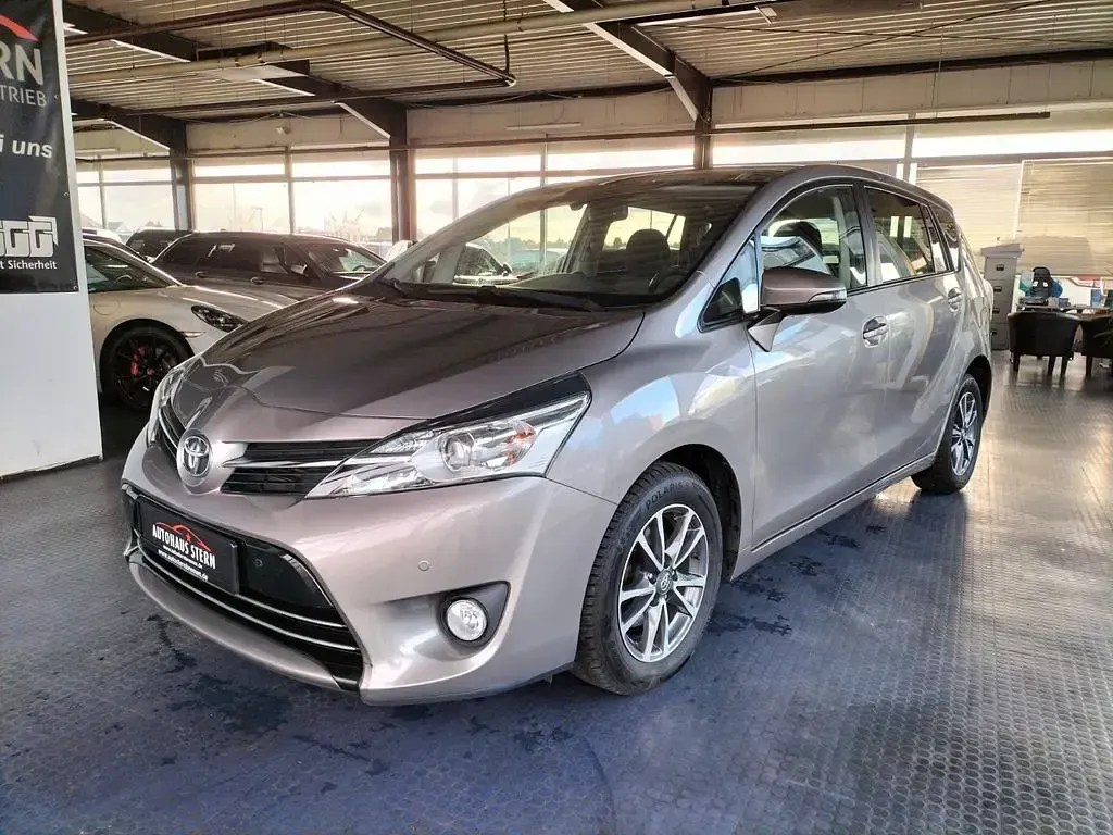 Gebraucht Toyota Verso Skyview Edition 111 PS (81 kW) 2014 Avant garde bronze Van / Kleinbus