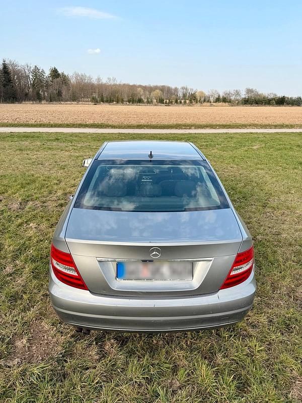 Gebraucht Mercedes C180 156 PS (114 kW) 2012 Silber Limousine