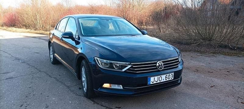 Blau Gebraucht 2016 VW Passat Trendline Limousine | 13.700 € (Superpreis) - Bild 1/4