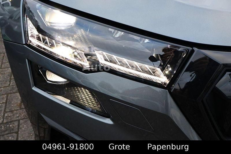 Neu Skoda Karoq SportLine 150 PS (110 kW) 2025 Grau SUV