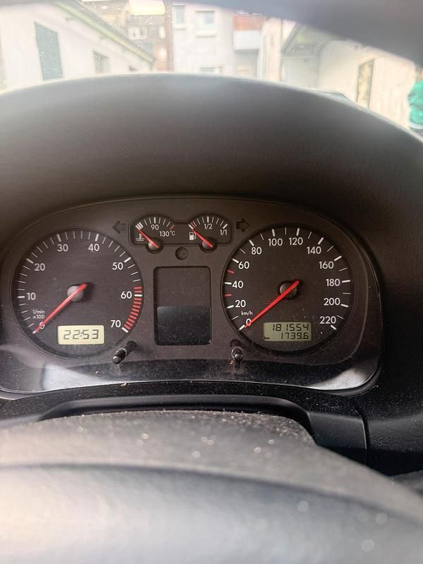 Gebraucht VW Golf IV 2003 Rot Kleinwagen