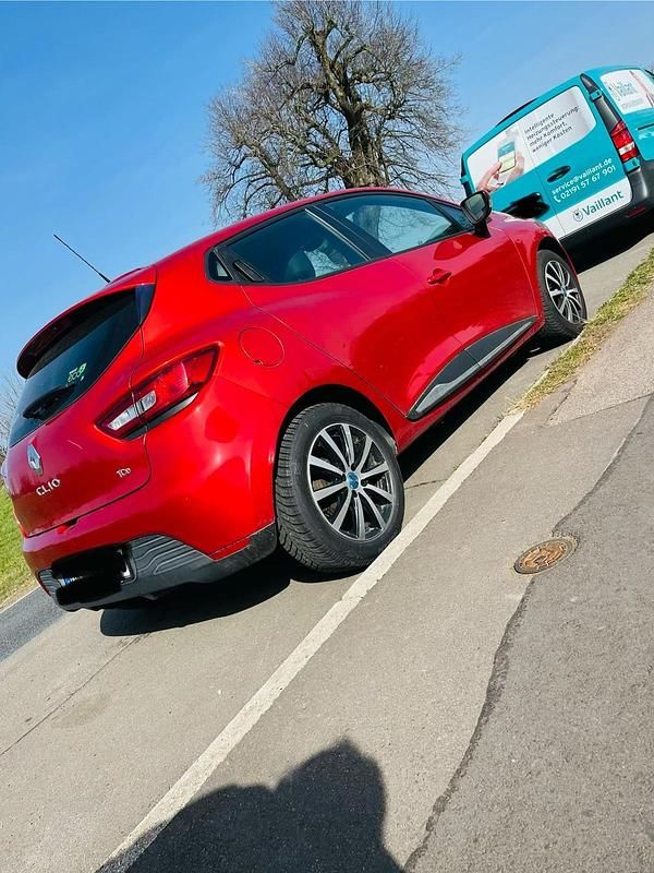 Gebraucht Renault Clio IV 90 PS (66 kW) 2015 Rot Kleinwagen