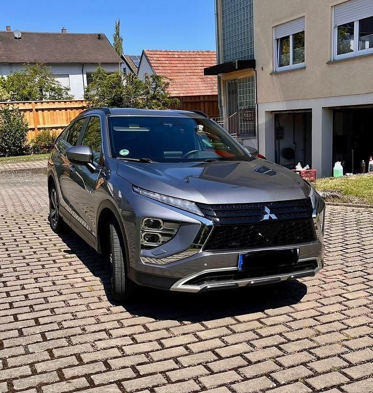 Grau Gebraucht 2022 Mitsubishi Eclipse Cross Plus SUV | 22.500 € (Superpreis) - Bild 1/4