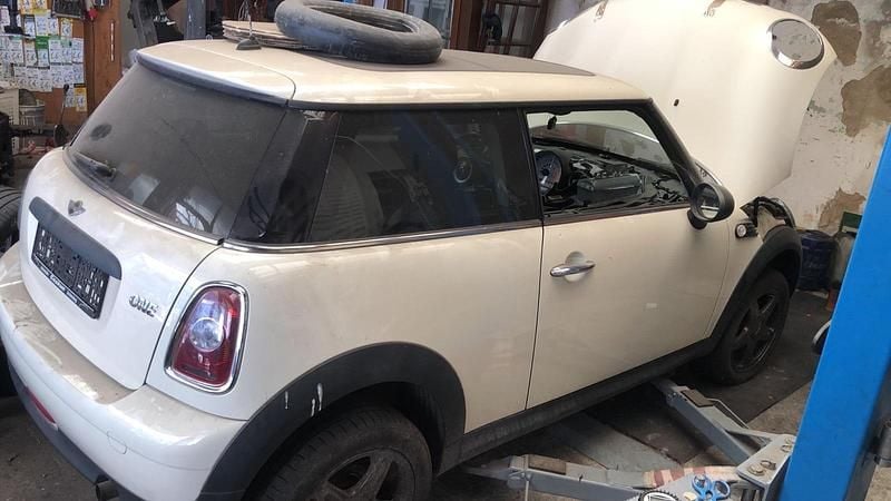 Andere farben Gebraucht 2009 Mini Cooper Kleinwagen | 1.100 € - Bild 1/4