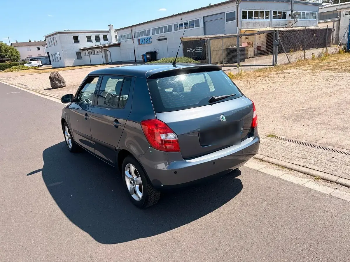 Gebraucht Skoda Fabia Ambiente 70 PS (51 kW) 2009 Grau Kleinwagen