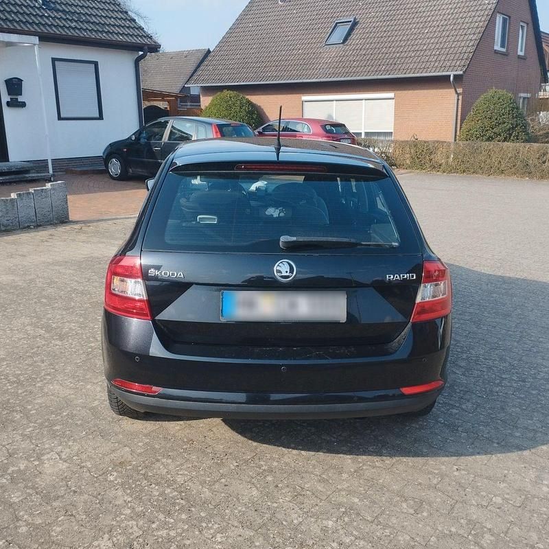 Gebraucht Skoda Rapid Ambition 90 PS (66 kW) 2015 Schwarz Kleinwagen