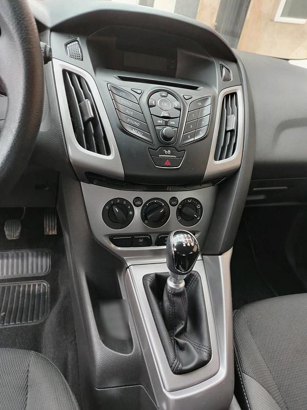 Gebraucht Ford Focus 125 PS (91 kW) 2014 Schwarz Kombi