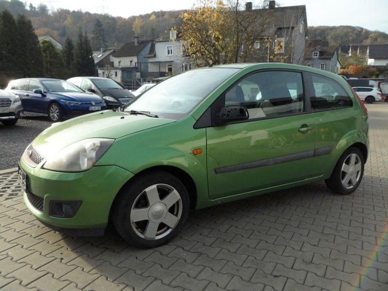Grün Gebraucht 2006 Ford Fiesta Kleinwagen | 750 € (Superpreis) - Bild 1/4