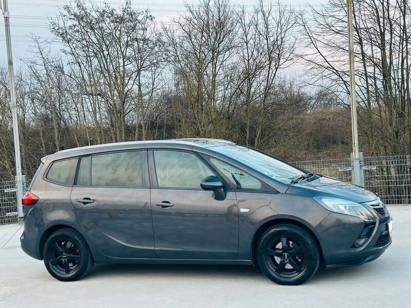Grau Gebraucht 2015 Opel Zafira Tourer Van / Kleinbus | 6.999 € (Superpreis) - Bild 1/4