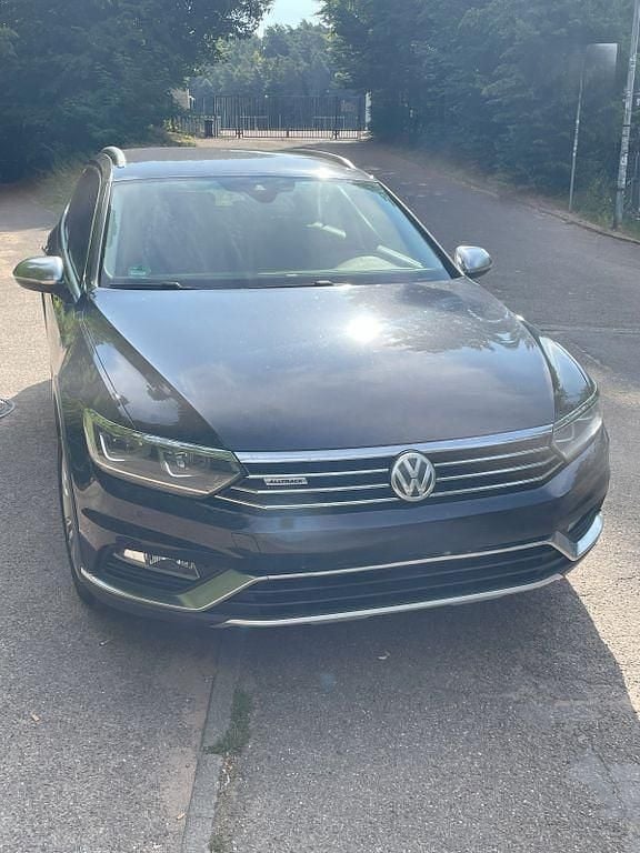 Schwarz Gebraucht 2016 VW Passat Alltrack Kombi | 16.650 € (Superpreis) - Bild 1/4