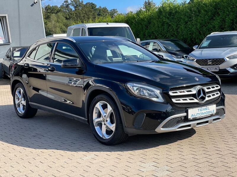 Gebraucht Mercedes GLA180 122 PS (89 kW) 2017 Schwarz (kosmosschwarz  metalliclack) SUV