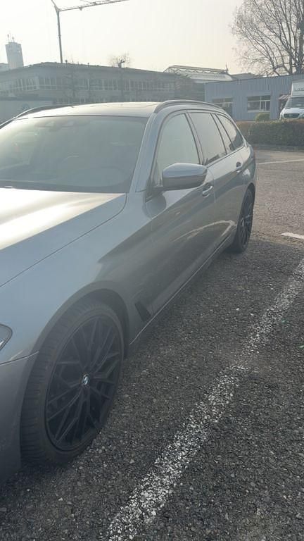 Gebraucht BMW 540 Shadowline 320 PS (235 kW) 2017 Grau Kombi