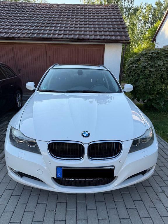 Gebraucht BMW 318 143 PS (105 kW) 2012 Weiß Kombi
