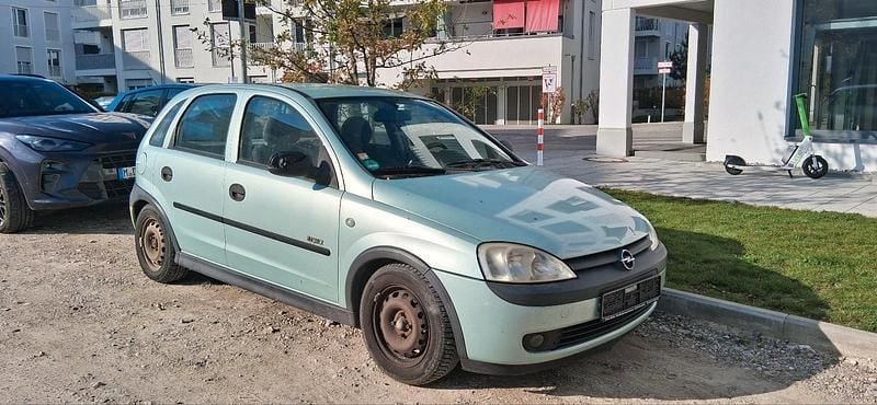 Grün Gebraucht 2001 Opel Corsa Limousine | 420 € (Superpreis) - Bild 1/4