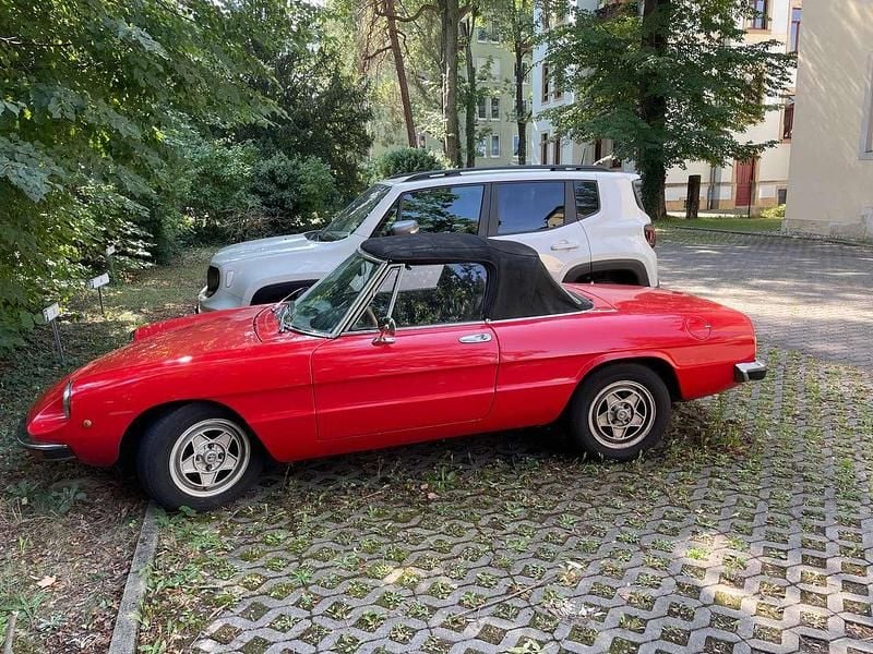 Rot Gebraucht 1975 Alfa Romeo Spider Cabrio | 12.000 € - Bild 1/4