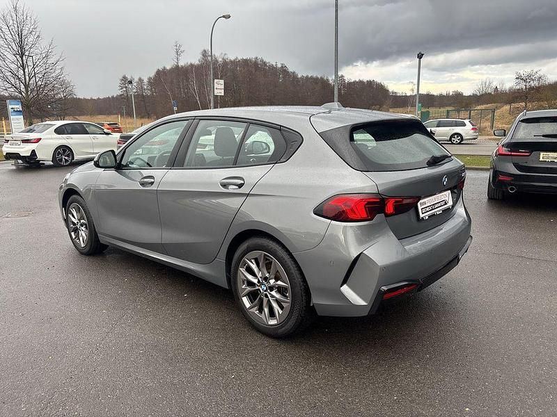 Gebraucht BMW 118 150 PS (110 kW) 2025 Skyscraper grau Kleinwagen