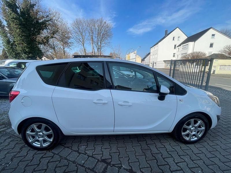 Gebraucht Opel Meriva 120 PS (88 kW) 2012 Weiß Van / Kleinbus
