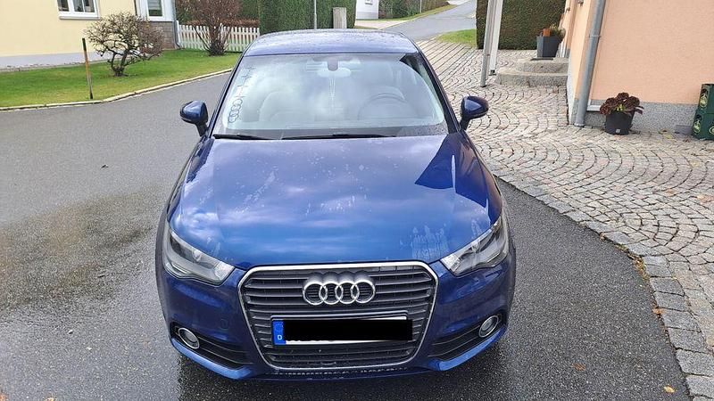 Gebraucht Audi A1 Attraction 86 PS (63 kW) 2012 Blau Kleinwagen