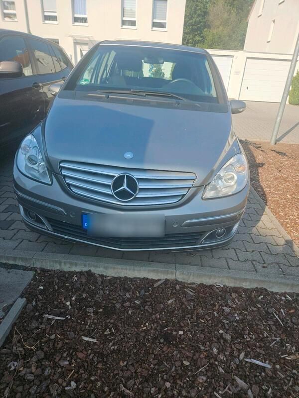 Silber Gebraucht 2006 Mercedes B180 Van / Kleinbus | 4.300 € (Fairer Preis) - Bild 1/4