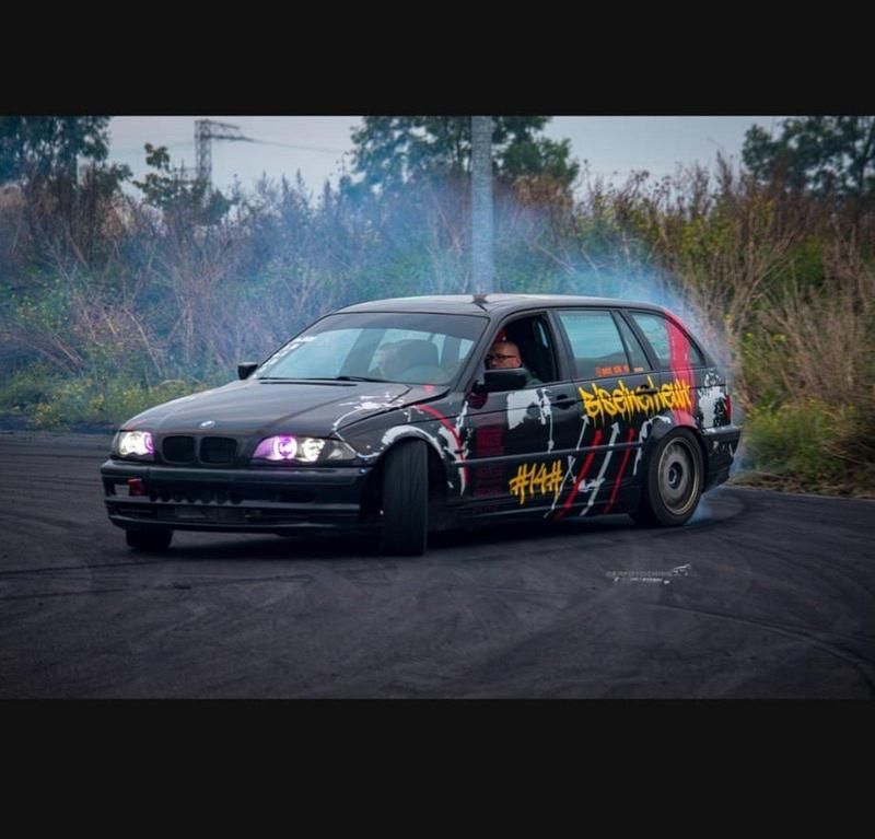 Schwarz Gebraucht 2001 BMW 330 Kombi | 6.500 € (Teuer) - Bild 1/4