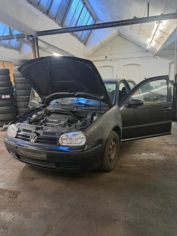 Schwarz Gebraucht 1998 VW Golf IV Kleinwagen | 750 € (Superpreis) - Bild 1/4